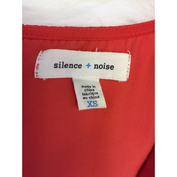 UO Silence + Noise Silky Ruffle Front Dress XS | (1099-B10) - Picture 4 of 7